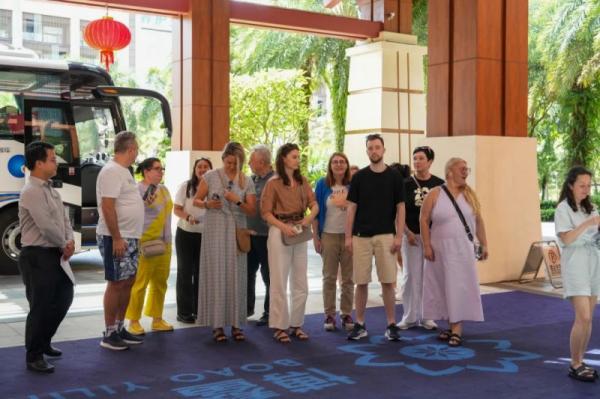 俄罗斯医疗旅游代表团到访海南一龄，俄罗斯游客开启全新健康之旅